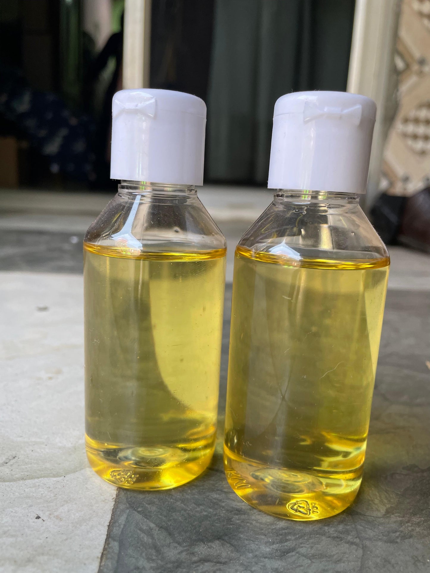 Hair Full Oil - बालों की जड़ों को मजबूत बनाने वाला खास देसी तेल।