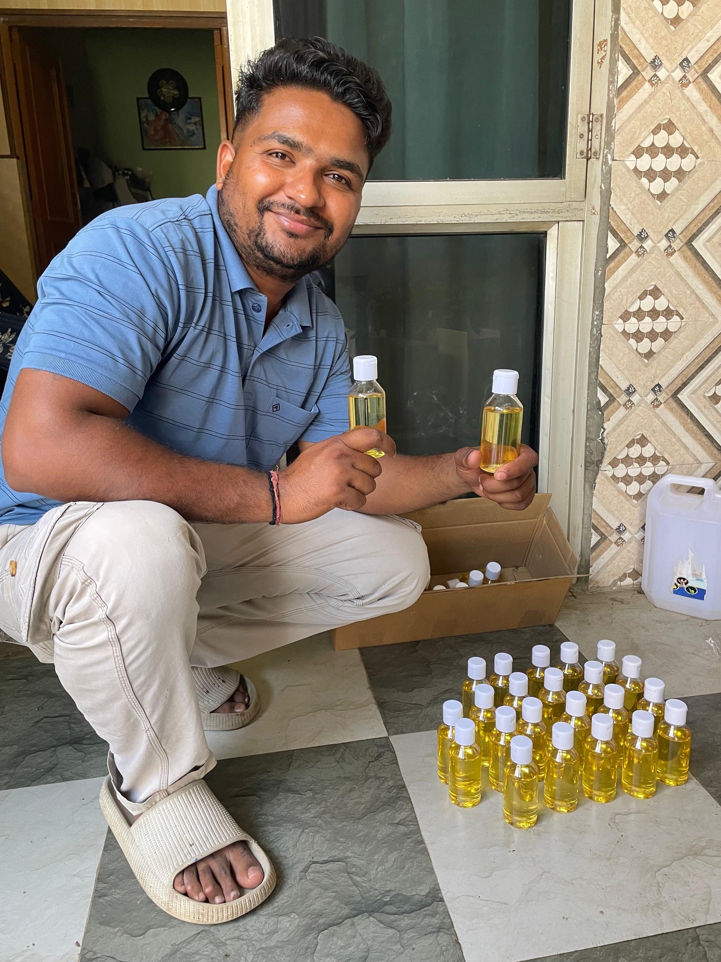 Hair Full Oil - बालों की जड़ों को मजबूत बनाने वाला खास देसी तेल।