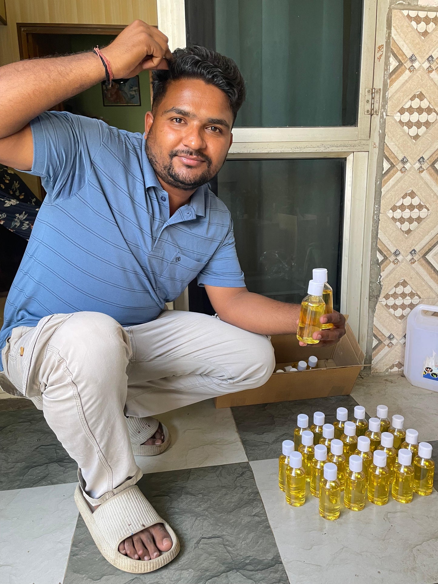 Hair Full Oil - बालों की जड़ों को मजबूत बनाने वाला खास देसी तेल।